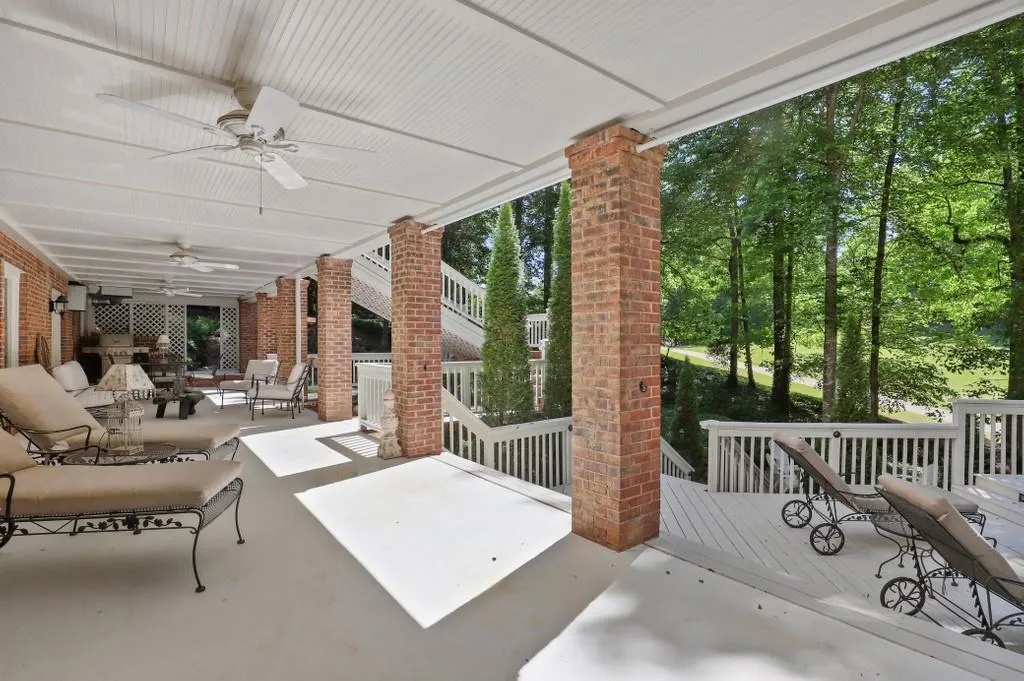 25 Cliffside Crossing, Sandy Springs, Georgia 30350, 5 Bedrooms Bedrooms, ,5 BathroomsBathrooms,Residential,Sold,25 Cliffside Crossing,6723086