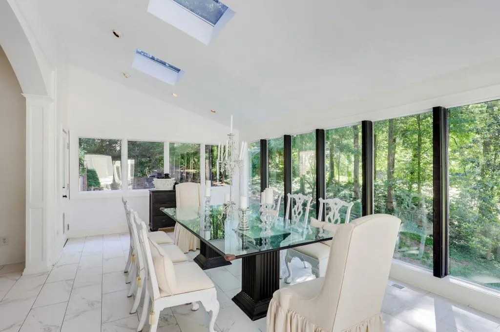 25 Cliffside Crossing, Sandy Springs, Georgia 30350, 5 Bedrooms Bedrooms, ,5 BathroomsBathrooms,Residential,Sold,25 Cliffside Crossing,6723086