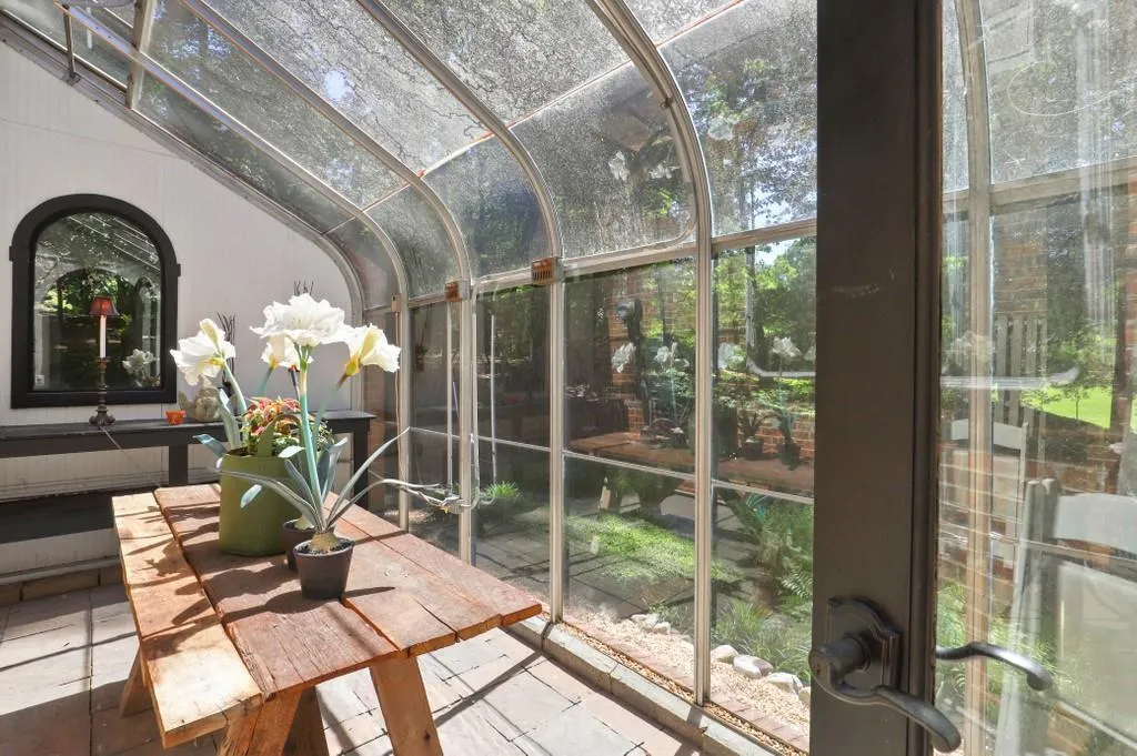 25 Cliffside Crossing, Sandy Springs, Georgia 30350, 5 Bedrooms Bedrooms, ,5 BathroomsBathrooms,Residential,Sold,25 Cliffside Crossing,6723086