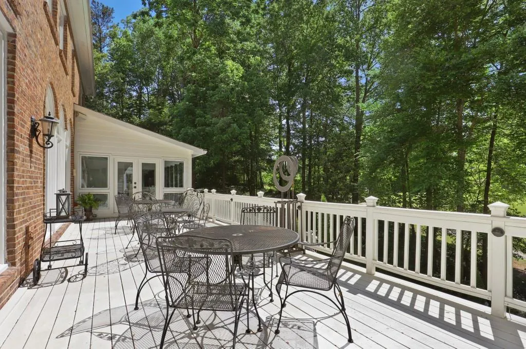 25 Cliffside Crossing, Sandy Springs, Georgia 30350, 5 Bedrooms Bedrooms, ,5 BathroomsBathrooms,Residential,Sold,25 Cliffside Crossing,6723086