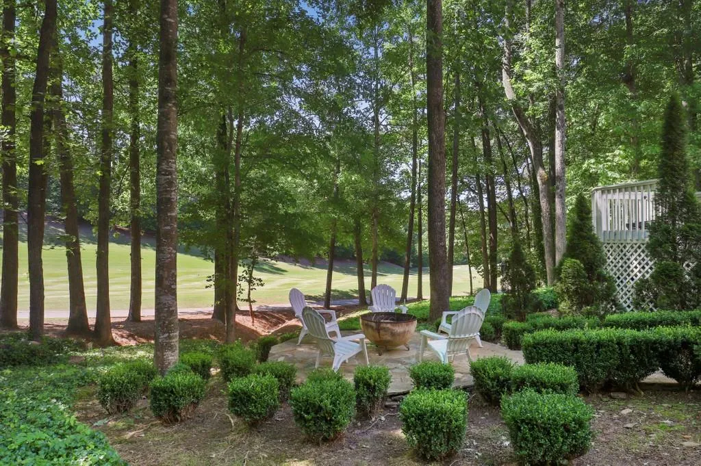 25 Cliffside Crossing, Sandy Springs, Georgia 30350, 5 Bedrooms Bedrooms, ,5 BathroomsBathrooms,Residential,Sold,25 Cliffside Crossing,6723086