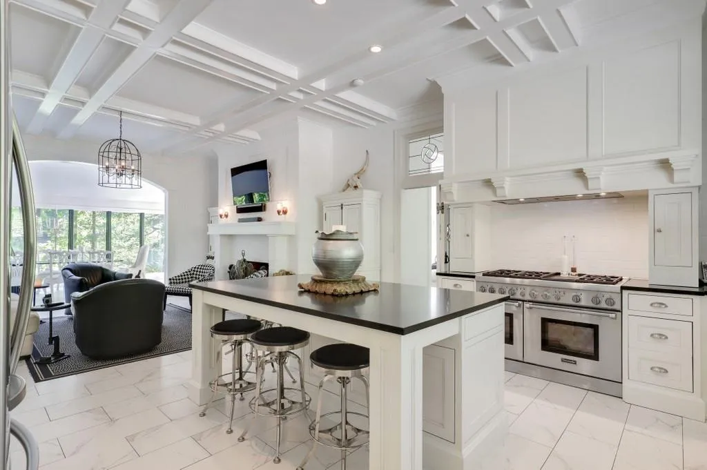 25 Cliffside Crossing, Sandy Springs, Georgia 30350, 5 Bedrooms Bedrooms, ,5 BathroomsBathrooms,Residential,Sold,25 Cliffside Crossing,6723086