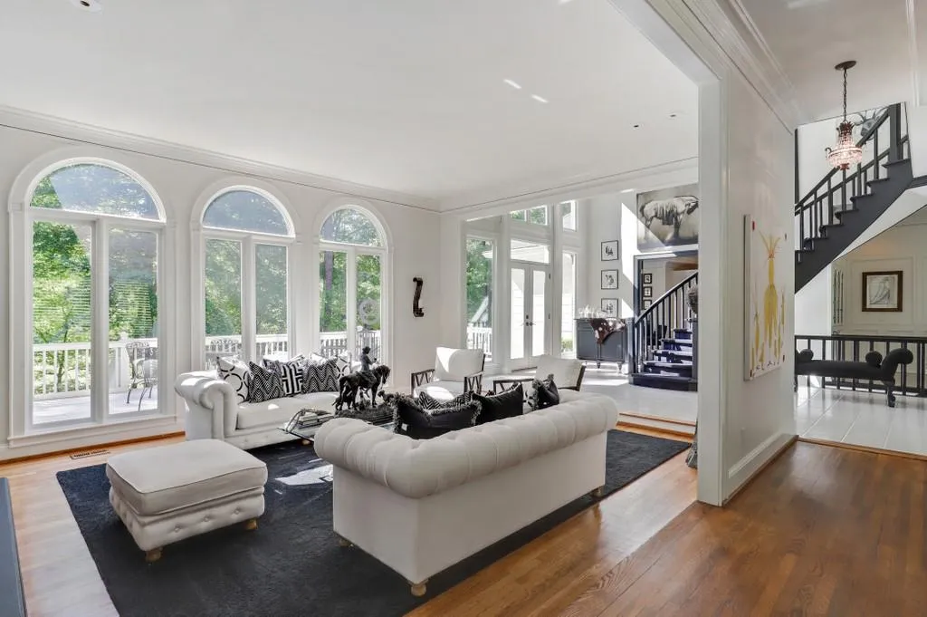 25 Cliffside Crossing, Sandy Springs, Georgia 30350, 5 Bedrooms Bedrooms, ,5 BathroomsBathrooms,Residential,Sold,25 Cliffside Crossing,6723086