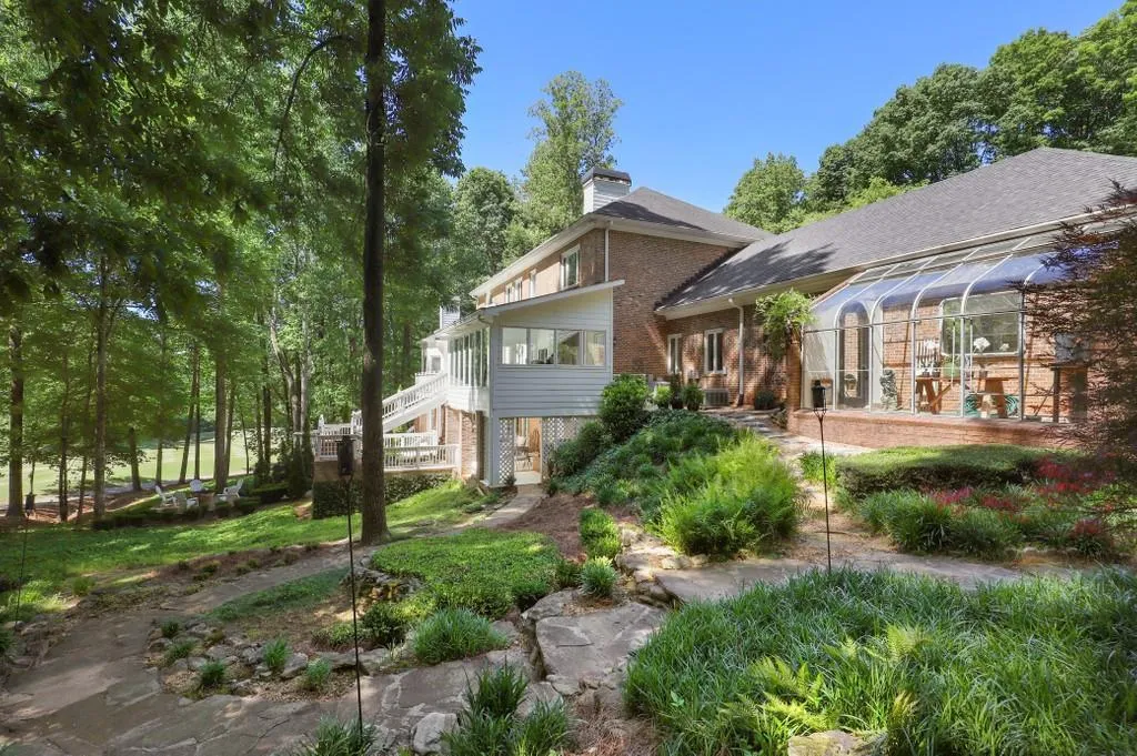 25 Cliffside Crossing, Sandy Springs, Georgia 30350, 5 Bedrooms Bedrooms, ,5 BathroomsBathrooms,Residential,Sold,25 Cliffside Crossing,6723086