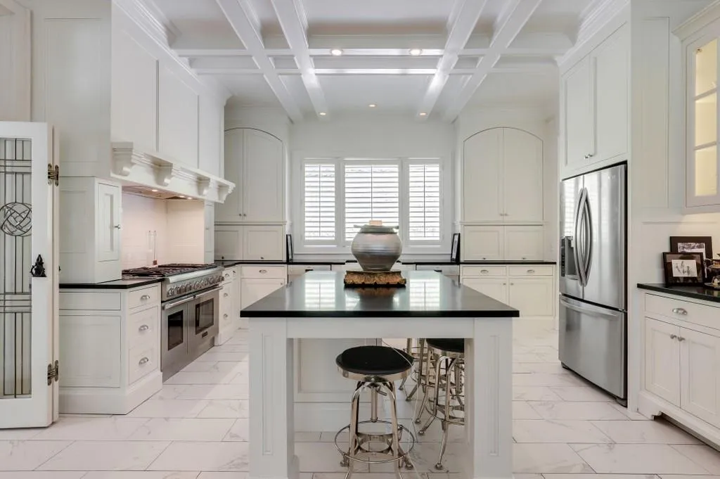 25 Cliffside Crossing, Sandy Springs, Georgia 30350, 5 Bedrooms Bedrooms, ,5 BathroomsBathrooms,Residential,Sold,25 Cliffside Crossing,6723086