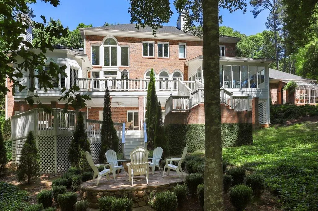 25 Cliffside Crossing, Sandy Springs, Georgia 30350, 5 Bedrooms Bedrooms, ,5 BathroomsBathrooms,Residential,Sold,25 Cliffside Crossing,6723086