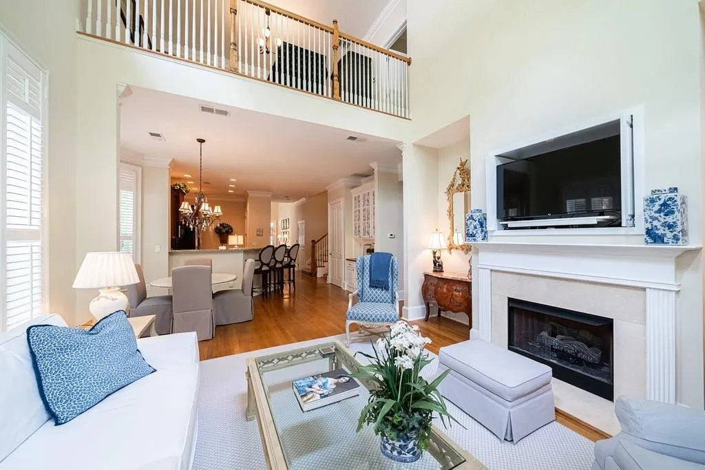 1190 Glenridge Place, Sandy Springs, Georgia 30342, 3 Bedrooms Bedrooms, ,3 BathroomsBathrooms,Residential,Sold,1190 Glenridge Place,6776767