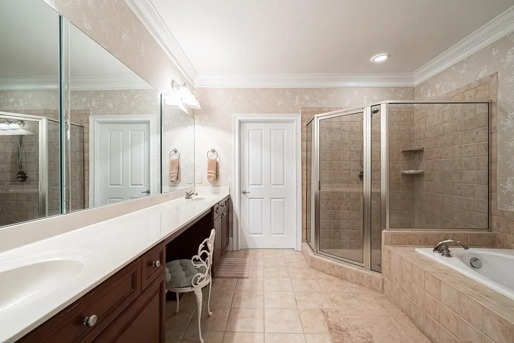 1190 Glenridge Place, Sandy Springs, Georgia 30342, 3 Bedrooms Bedrooms, ,3 BathroomsBathrooms,Residential,Sold,1190 Glenridge Place,6776767