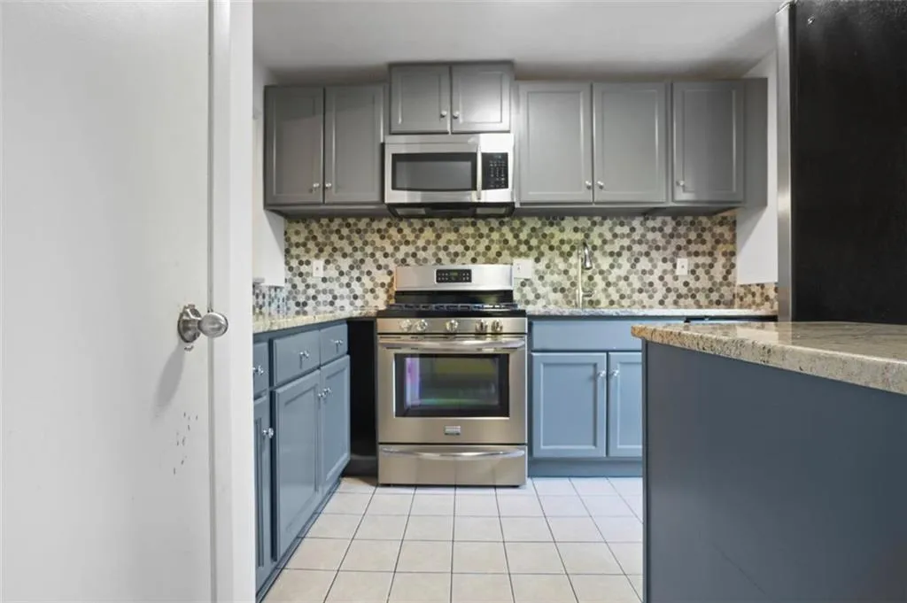 906 River Run Drive, Atlanta, Georgia 30350, 2 Bedrooms Bedrooms, ,2 BathroomsBathrooms,Residential,Sold,906 River Run Drive,7429990