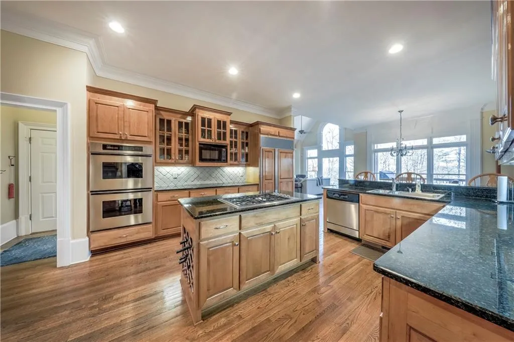 105 Strauss Lane, Sandy Springs, Georgia 30350, 7 Bedrooms Bedrooms, ,7 BathroomsBathrooms,Residential,Sold,105 Strauss Lane,6111014