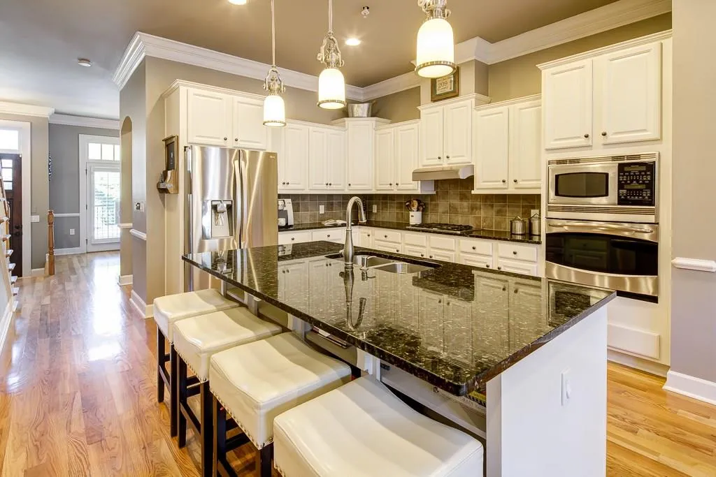 209 Riversgate Drive, Atlanta, Georgia 30339, 4 Bedrooms Bedrooms, ,4 BathroomsBathrooms,Residential,Sold,209 Riversgate Drive,6019426