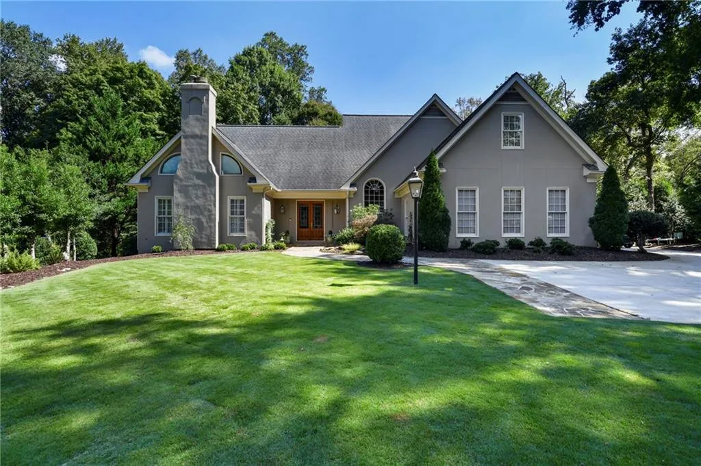 1645 Lazy River Lane, Sandy Springs, Georgia 30350, 5 Bedrooms Bedrooms, ,5 BathroomsBathrooms,Residential,Sold,1645 Lazy River Lane,6947211