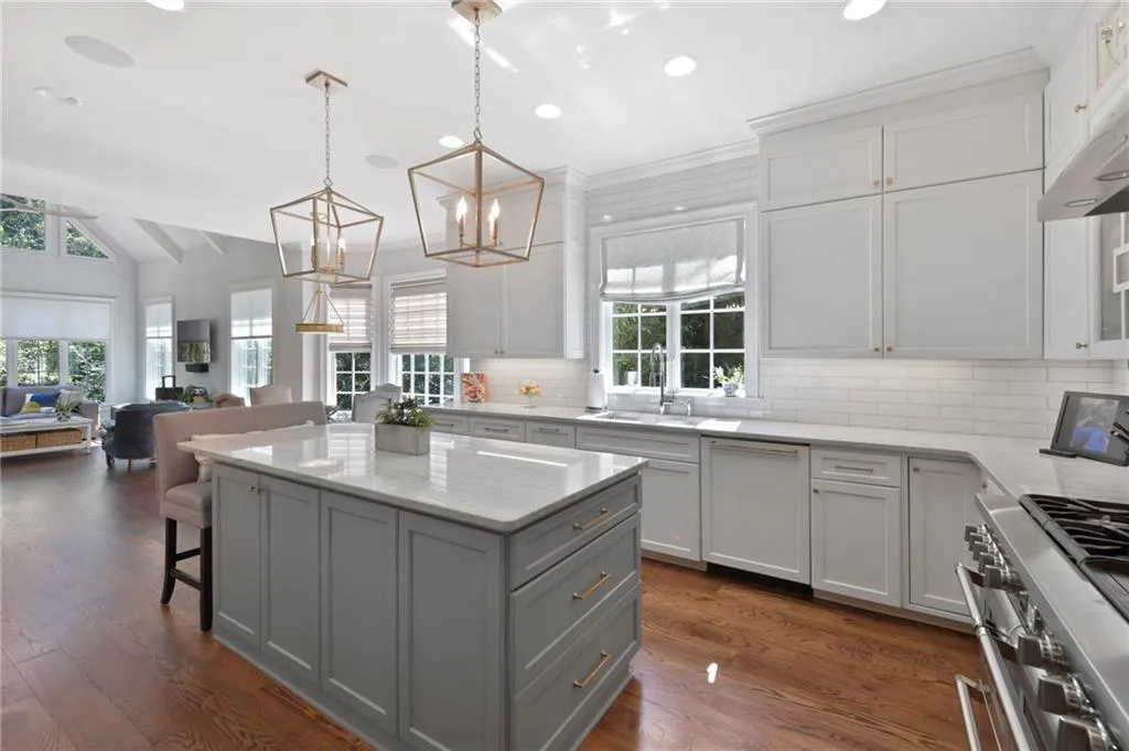 1645 Lazy River Lane, Sandy Springs, Georgia 30350, 5 Bedrooms Bedrooms, ,5 BathroomsBathrooms,Residential,Sold,1645 Lazy River Lane,6947211