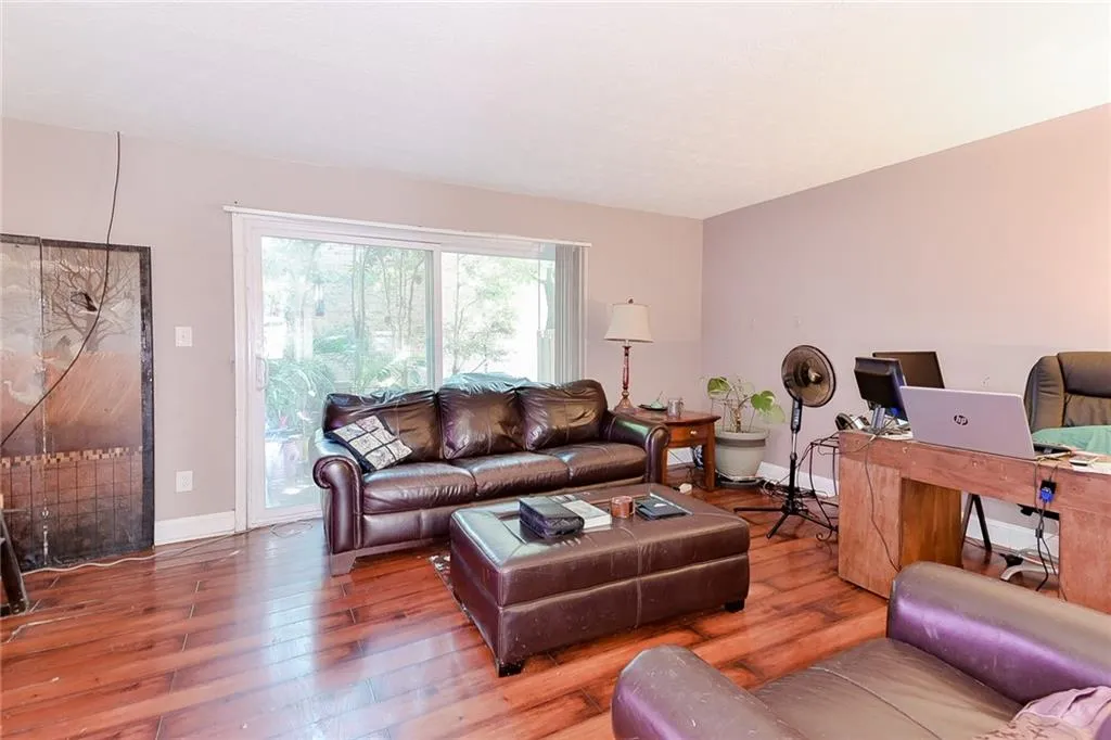 6700 Roswell Road Ne # 29 E, Atlanta, Georgia 30328, 2 Bedrooms Bedrooms, ,1 BathroomBathrooms,Residential,Sold,6700 Roswell Road Ne # 29 E,6580184