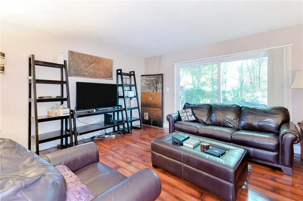 6700 Roswell Road Ne # 29 E, Atlanta, Georgia 30328, 2 Bedrooms Bedrooms, ,1 BathroomBathrooms,Residential,Sold,6700 Roswell Road Ne # 29 E,6580184