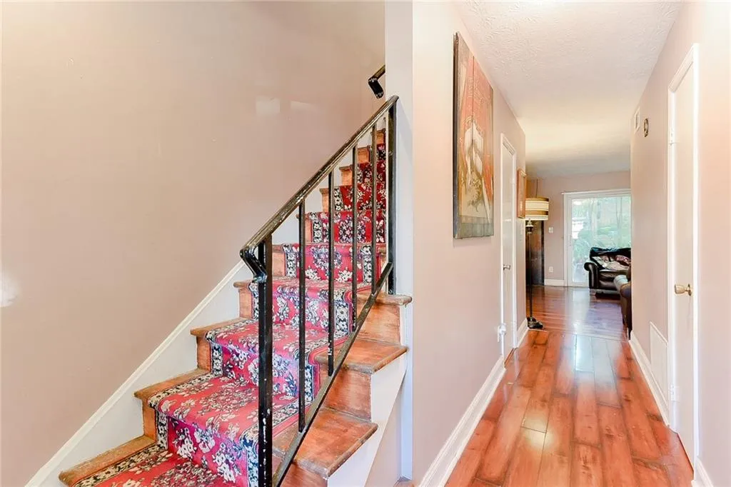 6700 Roswell Road Ne # 29 E, Atlanta, Georgia 30328, 2 Bedrooms Bedrooms, ,1 BathroomBathrooms,Residential,Sold,6700 Roswell Road Ne # 29 E,6580184