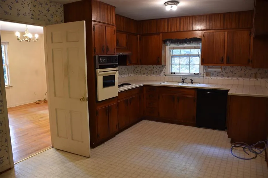 5664 Colton Drive, Atlanta, Georgia 30342, 4 Bedrooms Bedrooms, ,2 BathroomsBathrooms,Residential,Sold,5664 Colton Drive,5931063