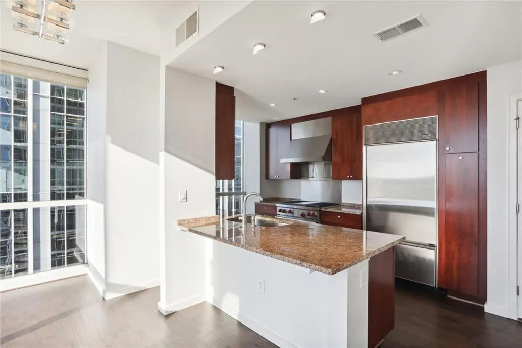 3325 Peachtree Road Ne Unit 1502, Atlanta, Georgia 30326, 2 Bedrooms Bedrooms, ,3 BathroomsBathrooms,Residential,Sold,3325 Peachtree Road Ne Unit 1502,7522200