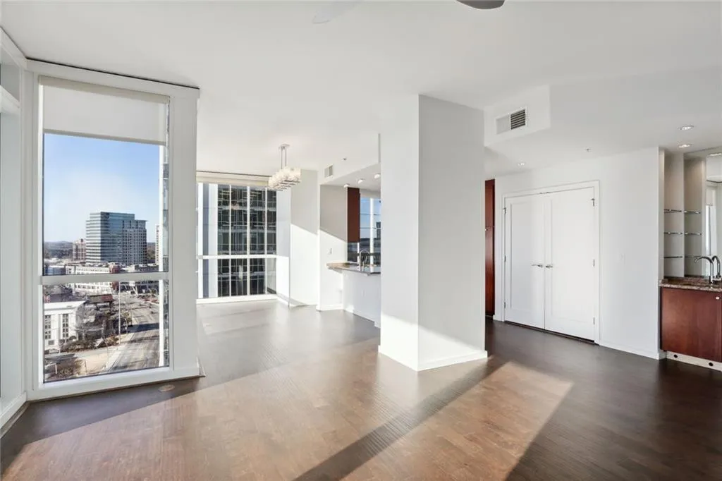 3325 Peachtree Road Ne Unit 1502, Atlanta, Georgia 30326, 2 Bedrooms Bedrooms, ,3 BathroomsBathrooms,Residential,Sold,3325 Peachtree Road Ne Unit 1502,7522200