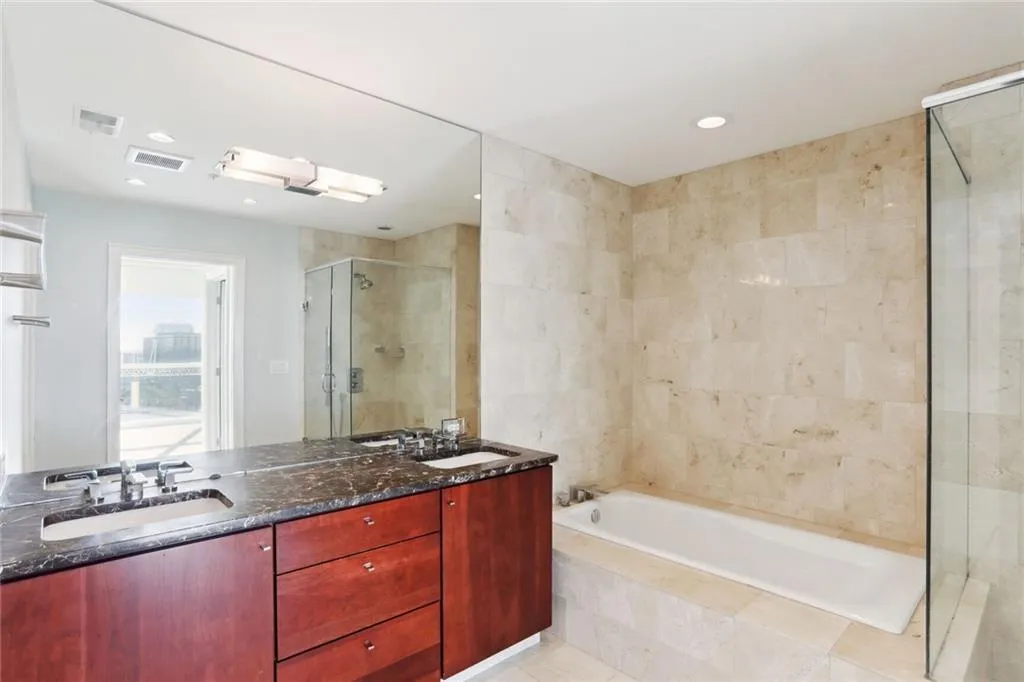 3325 Peachtree Road Ne Unit 1502, Atlanta, Georgia 30326, 2 Bedrooms Bedrooms, ,3 BathroomsBathrooms,Residential,Sold,3325 Peachtree Road Ne Unit 1502,7522200