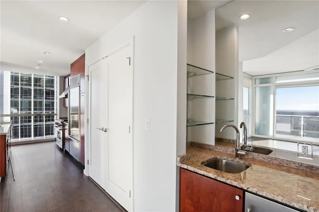 3325 Peachtree Road Ne Unit 1502, Atlanta, Georgia 30326, 2 Bedrooms Bedrooms, ,3 BathroomsBathrooms,Residential,Sold,3325 Peachtree Road Ne Unit 1502,7522200