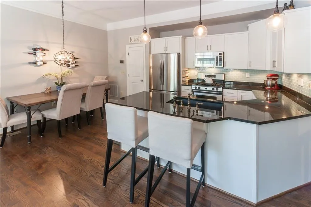 1378 Dutch Valley Place Ne Unit 1378, Atlanta, Georgia 30324, 2 Bedrooms Bedrooms, ,2 BathroomsBathrooms,Residential,Sold,1378 Dutch Valley Place Ne Unit 1378,5996486