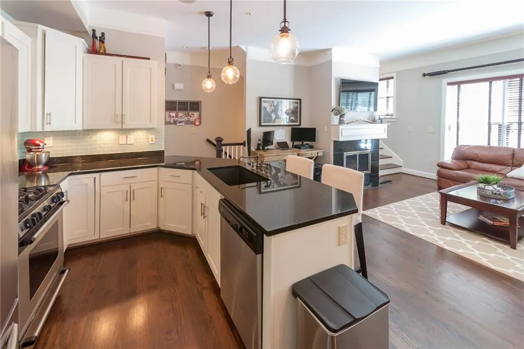 1378 Dutch Valley Place Ne Unit 1378, Atlanta, Georgia 30324, 2 Bedrooms Bedrooms, ,2 BathroomsBathrooms,Residential,Sold,1378 Dutch Valley Place Ne Unit 1378,5996486