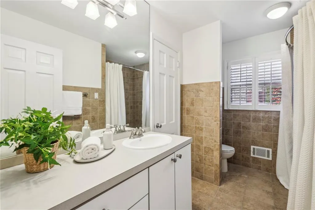 Ample counter space and full tub/shower area