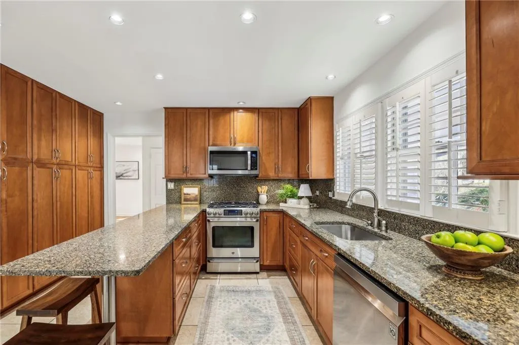 655 Amberidge Trail, Atlanta, Georgia 30328, 4 Bedrooms Bedrooms, ,3 BathroomsBathrooms,Residential,Sold,655 Amberidge Trail,7483189