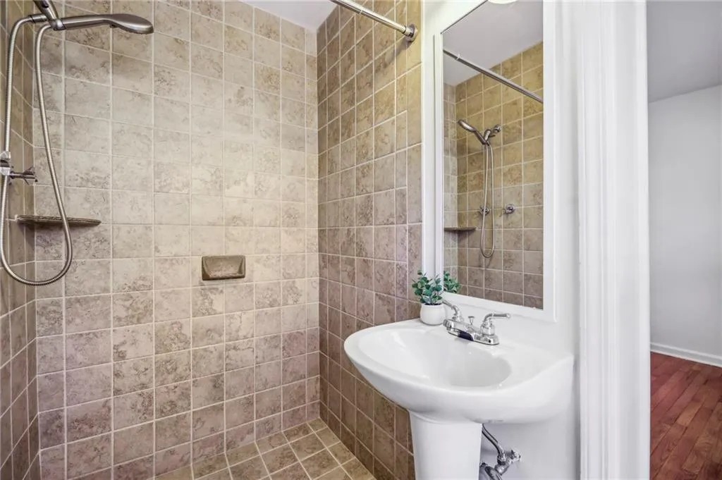 Second upstairs bathroom