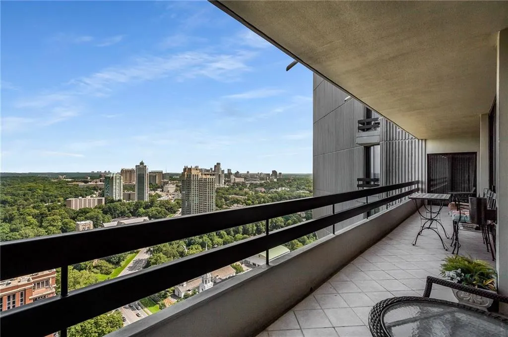2660 Peachtree Road Nw Unit 38e, Atlanta, Georgia 30305, 3 Bedrooms Bedrooms, ,2 BathroomsBathrooms,Residential,For Sale,2660 Peachtree Road Nw Unit 38e,7629689