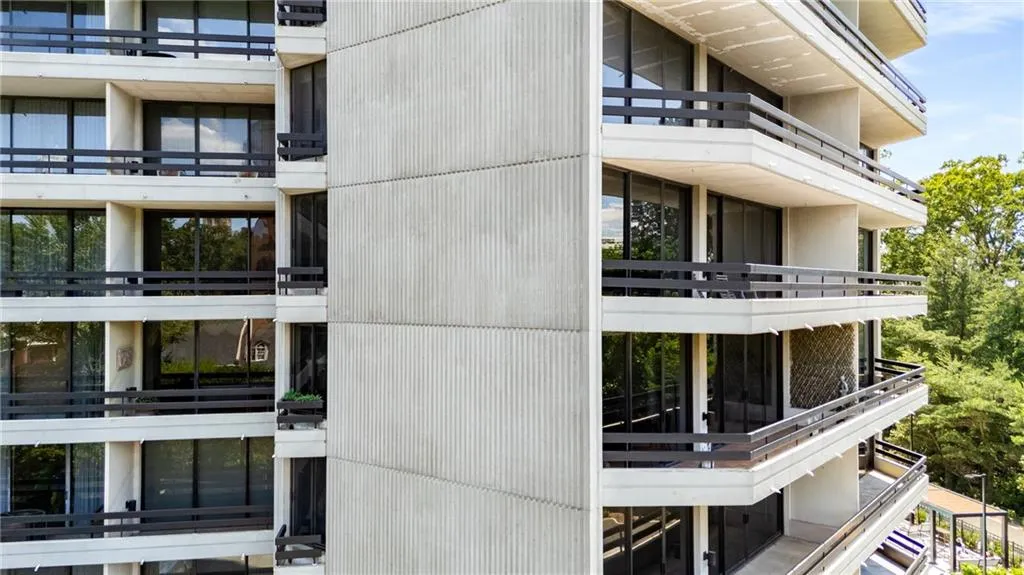 2660 Peachtree Road Nw Unit 38e, Atlanta, Georgia 30305, 3 Bedrooms Bedrooms, ,2 BathroomsBathrooms,Residential,For Sale,2660 Peachtree Road Nw Unit 38e,7629689