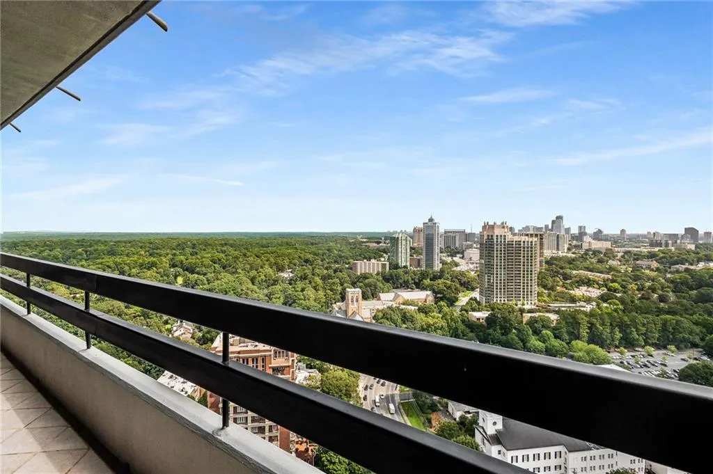 2660 Peachtree Road Nw Unit 38e, Atlanta, Georgia 30305, 3 Bedrooms Bedrooms, ,2 BathroomsBathrooms,Residential,For Sale,2660 Peachtree Road Nw Unit 38e,7629689