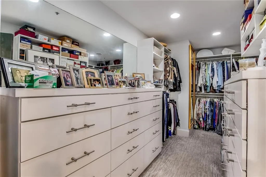 2660 Peachtree Road Nw Unit 38e, Atlanta, Georgia 30305, 3 Bedrooms Bedrooms, ,2 BathroomsBathrooms,Residential,For Sale,2660 Peachtree Road Nw Unit 38e,7629689