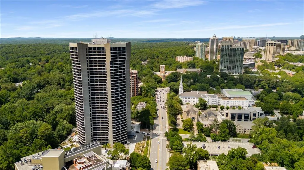2660 Peachtree Road Nw Unit 38e, Atlanta, Georgia 30305, 3 Bedrooms Bedrooms, ,2 BathroomsBathrooms,Residential,For Sale,2660 Peachtree Road Nw Unit 38e,7629689
