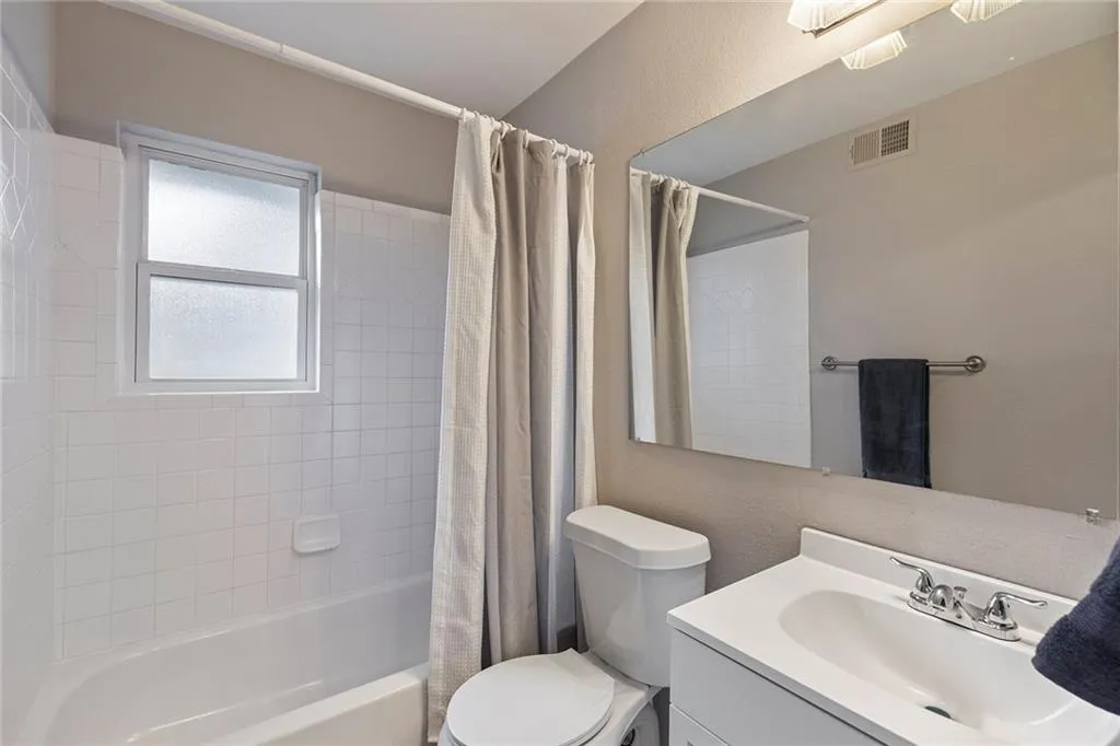 6940 Roswell Road Unit 21a, Sandy Springs, Georgia 30328, 2 Bedrooms Bedrooms, ,1 BathroomBathrooms,Residential,Sold,6940 Roswell Road Unit 21a,6805391