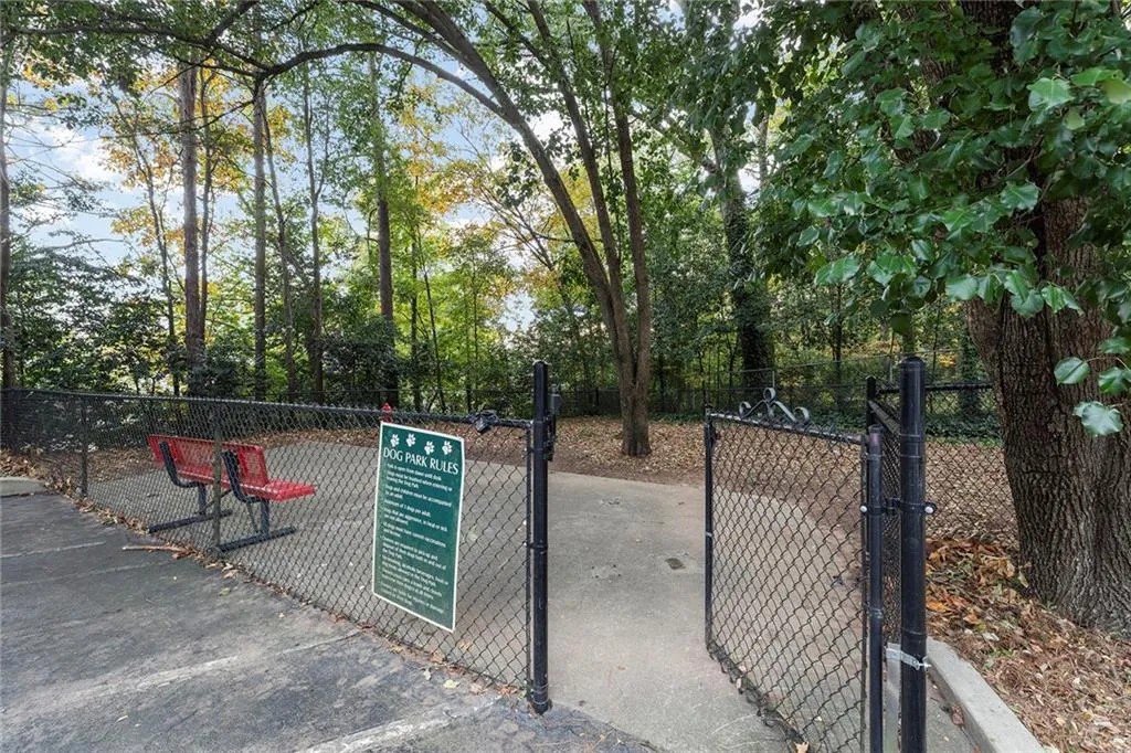 6940 Roswell Road Unit 21a, Sandy Springs, Georgia 30328, 2 Bedrooms Bedrooms, ,1 BathroomBathrooms,Residential,Sold,6940 Roswell Road Unit 21a,6805391