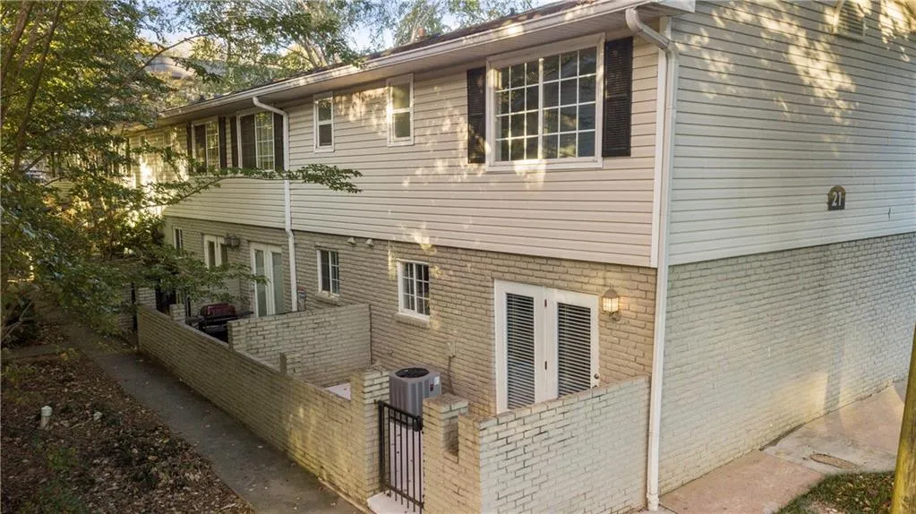 6940 Roswell Road Unit 21a, Sandy Springs, Georgia 30328, 2 Bedrooms Bedrooms, ,1 BathroomBathrooms,Residential,Sold,6940 Roswell Road Unit 21a,6805391