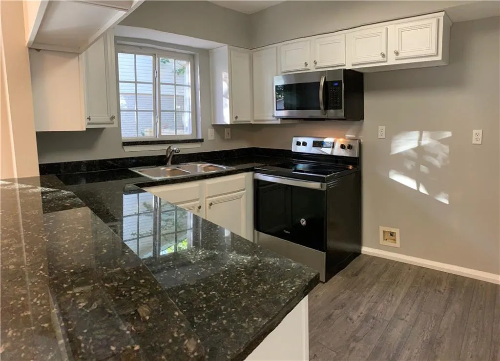 6940 Roswell Road Unit 21a, Sandy Springs, Georgia 30328, 2 Bedrooms Bedrooms, ,1 BathroomBathrooms,Residential,Sold,6940 Roswell Road Unit 21a,6805391