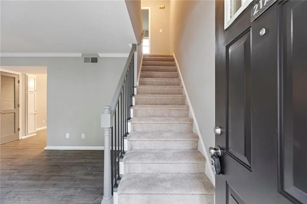 6940 Roswell Road Unit 21a, Sandy Springs, Georgia 30328, 2 Bedrooms Bedrooms, ,1 BathroomBathrooms,Residential,Sold,6940 Roswell Road Unit 21a,6805391