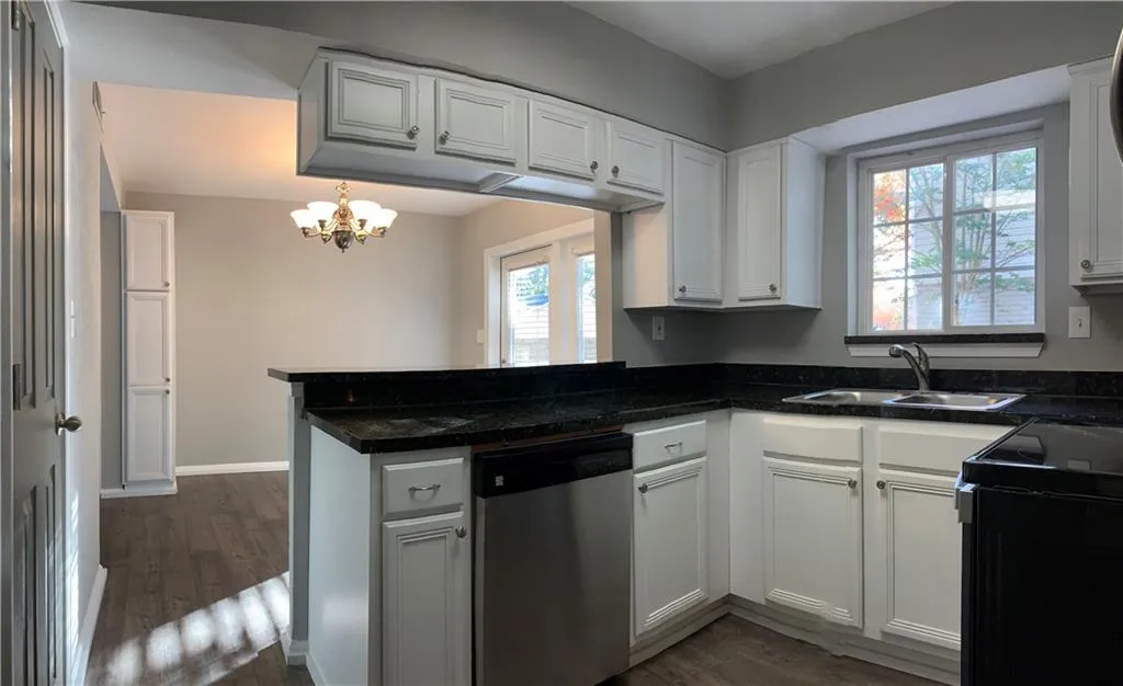 6940 Roswell Road Unit 21a, Sandy Springs, Georgia 30328, 2 Bedrooms Bedrooms, ,1 BathroomBathrooms,Residential,Sold,6940 Roswell Road Unit 21a,6805391