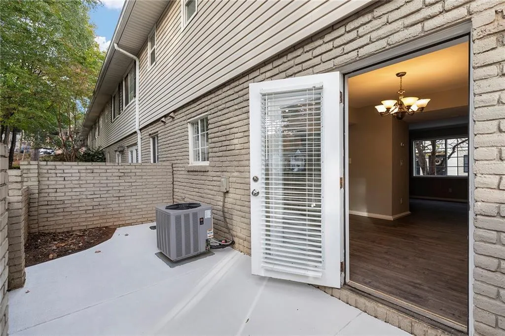 6940 Roswell Road Unit 21a, Sandy Springs, Georgia 30328, 2 Bedrooms Bedrooms, ,1 BathroomBathrooms,Residential,Sold,6940 Roswell Road Unit 21a,6805391