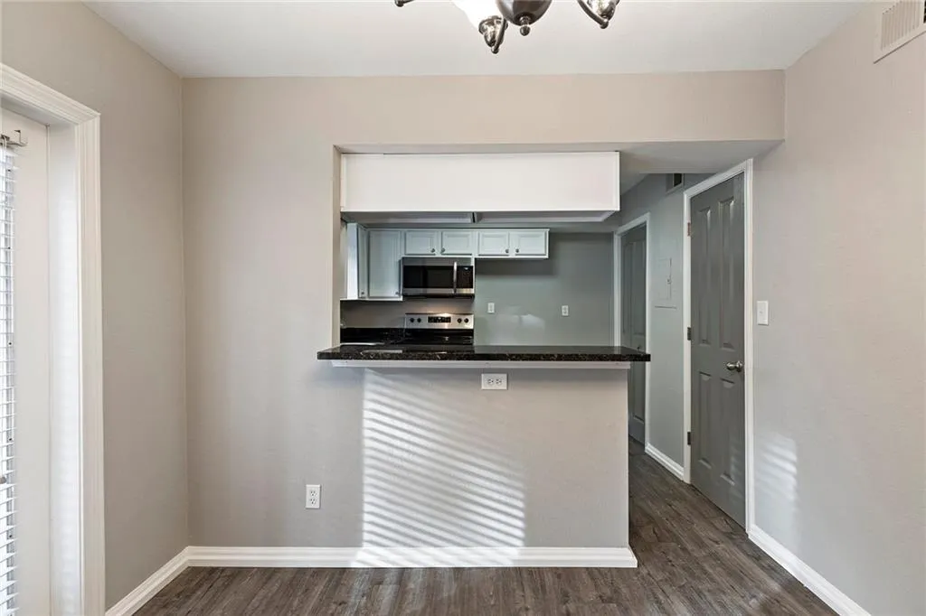 6940 Roswell Road Unit 21a, Sandy Springs, Georgia 30328, 2 Bedrooms Bedrooms, ,1 BathroomBathrooms,Residential,Sold,6940 Roswell Road Unit 21a,6805391