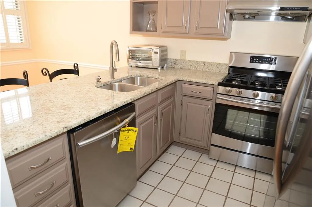 6 Westfair Court, Atlanta, Georgia 30328, 2 Bedrooms Bedrooms, ,2 BathroomsBathrooms,Residential,Sold,6 Westfair Court,5654219