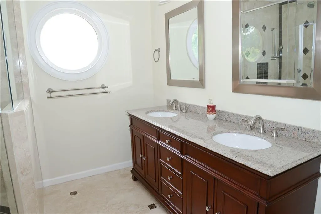 6 Westfair Court, Atlanta, Georgia 30328, 2 Bedrooms Bedrooms, ,2 BathroomsBathrooms,Residential,Sold,6 Westfair Court,5654219