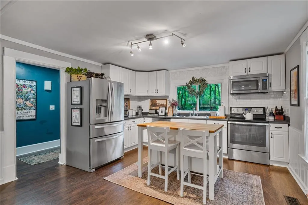 2152 Forrest Place Nw, Atlanta, Georgia 30318, 2 Bedrooms Bedrooms, ,2 BathroomsBathrooms,Residential,For Sale,2152 Forrest Place Nw,7627084