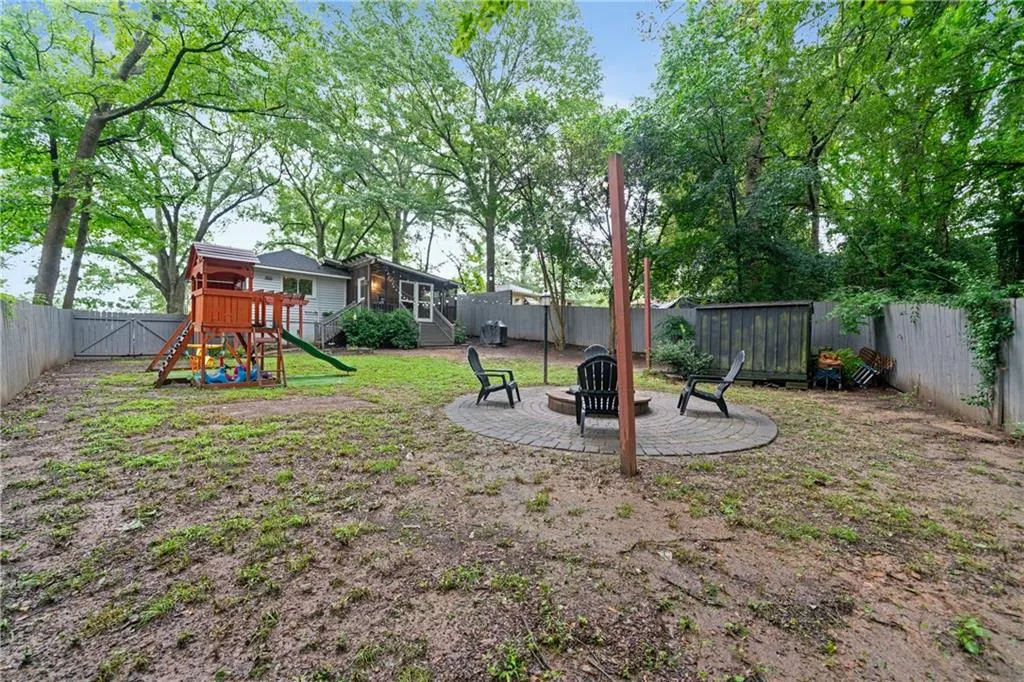 2152 Forrest Place Nw, Atlanta, Georgia 30318, 2 Bedrooms Bedrooms, ,2 BathroomsBathrooms,Residential,For Sale,2152 Forrest Place Nw,7627084
