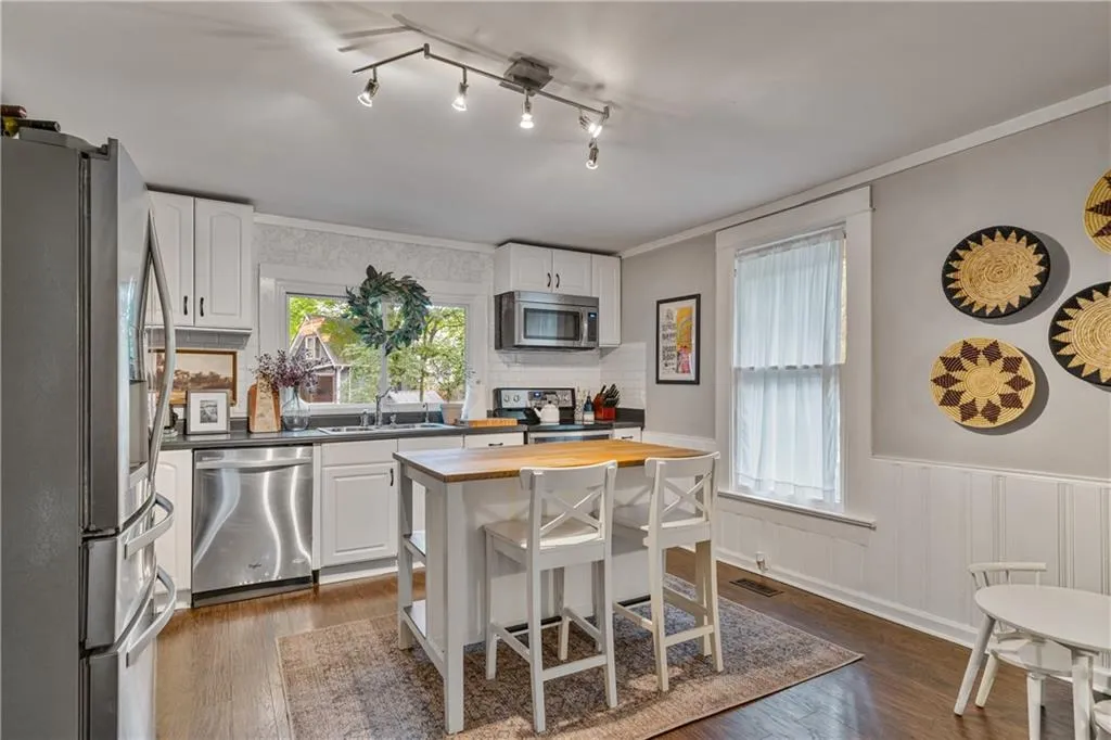 2152 Forrest Place Nw, Atlanta, Georgia 30318, 2 Bedrooms Bedrooms, ,2 BathroomsBathrooms,Residential,For Sale,2152 Forrest Place Nw,7627084