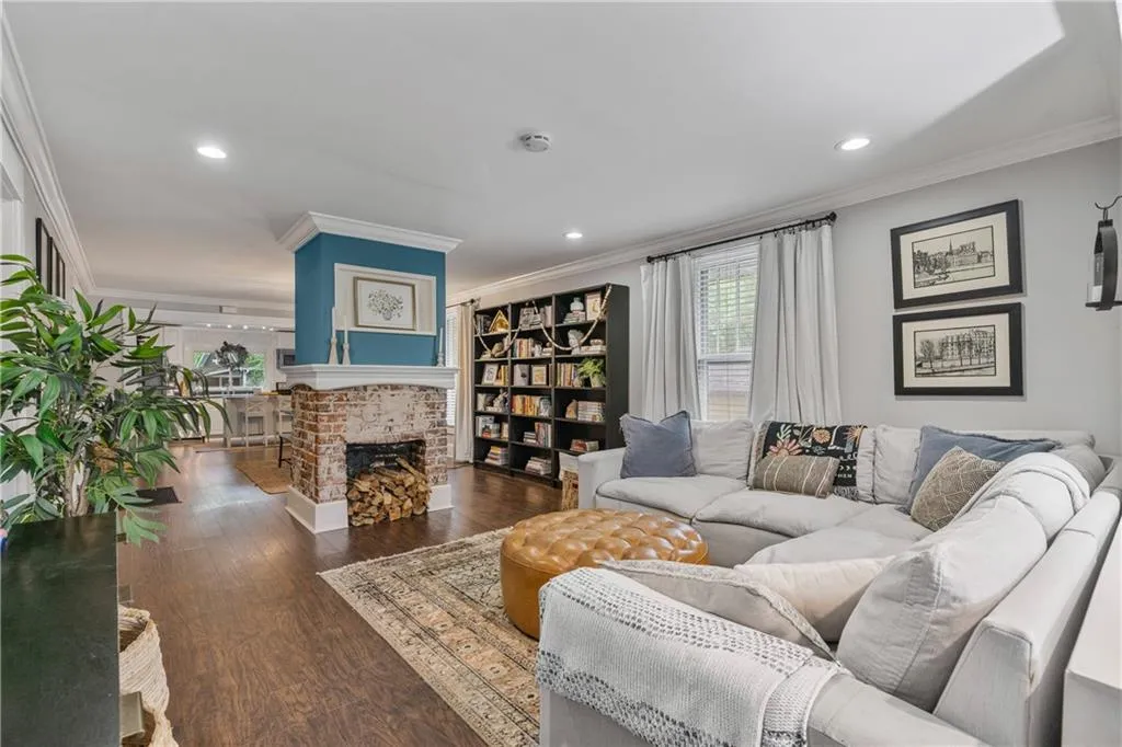 2152 Forrest Place Nw, Atlanta, Georgia 30318, 2 Bedrooms Bedrooms, ,2 BathroomsBathrooms,Residential,For Sale,2152 Forrest Place Nw,7627084