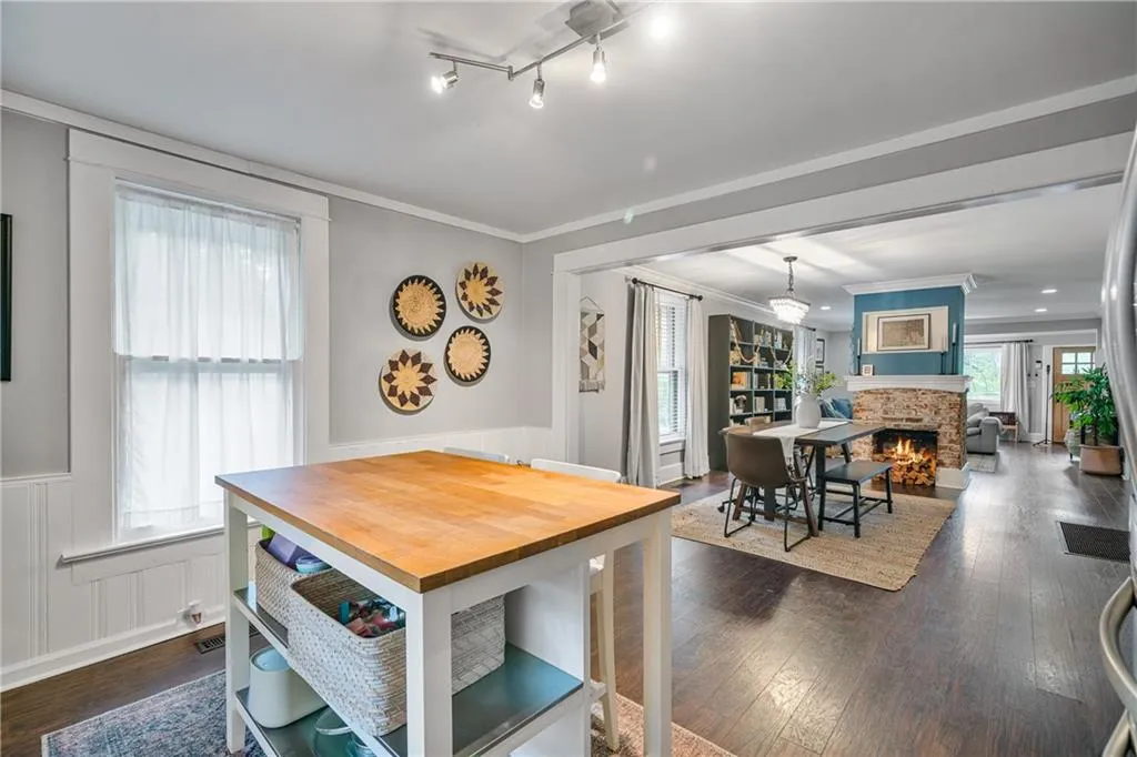 2152 Forrest Place Nw, Atlanta, Georgia 30318, 2 Bedrooms Bedrooms, ,2 BathroomsBathrooms,Residential,For Sale,2152 Forrest Place Nw,7627084